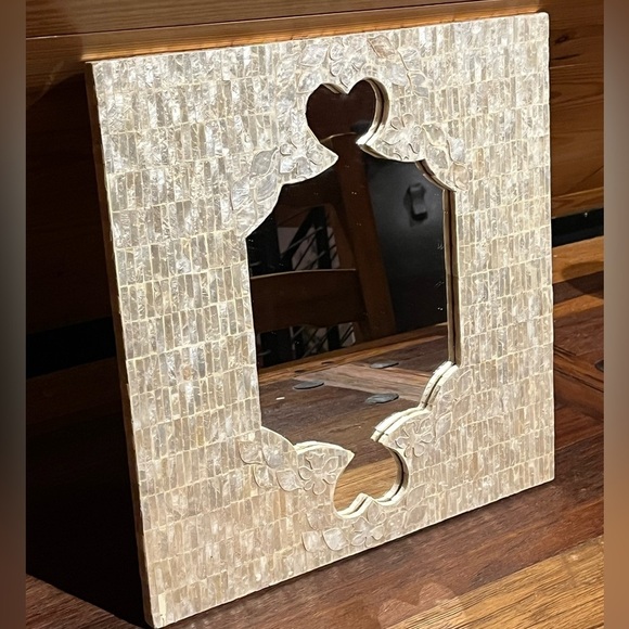 Mother of Pearl Capiz Shell Handmade Mosaic Floral Wall Art Mirror 16" x 16" - Picture 1 of 10